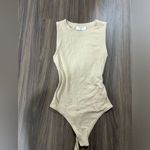SOLD Aritzia Babaton contour bodysuit